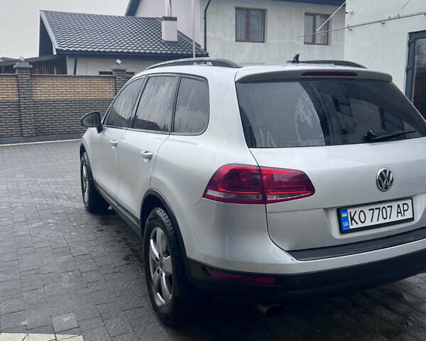 Серый Фольксваген Туарег, объемом двигателя 2.97 л и пробегом 281 тыс. км за 18000 $, фото 1 на Automoto.ua