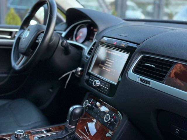 Серый Фольксваген Туарег, объемом двигателя 3 л и пробегом 296 тыс. км за 14490 $, фото 8 на Automoto.ua