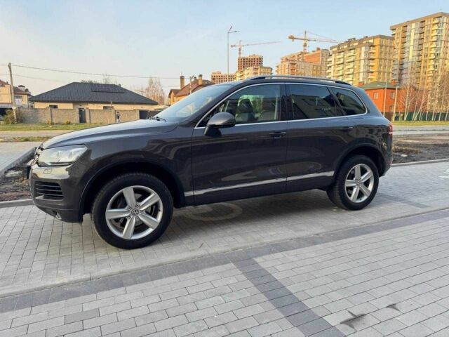 Серый Фольксваген Туарег, объемом двигателя 3 л и пробегом 189 тыс. км за 21500 $, фото 3 на Automoto.ua