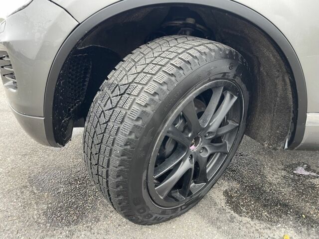 Серый Фольксваген Туарег, объемом двигателя 3.6 л и пробегом 249 тыс. км за 12700 $, фото 18 на Automoto.ua