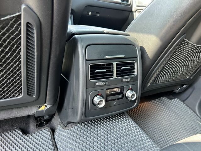 Серый Фольксваген Туарег, объемом двигателя 3 л и пробегом 253 тыс. км за 17000 $, фото 10 на Automoto.ua