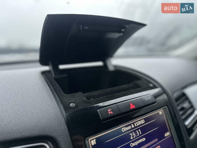 Сірий Фольксваген Туарег, об'ємом двигуна 3 л та пробігом 298 тис. км за 18500 $, фото 70 на Automoto.ua