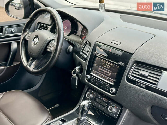 Серый Фольксваген Туарег, объемом двигателя 3 л и пробегом 226 тыс. км за 15490 $, фото 44 на Automoto.ua