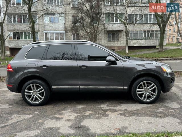 Серый Фольксваген Туарег, объемом двигателя 3 л и пробегом 260 тыс. км за 16700 $, фото 5 на Automoto.ua