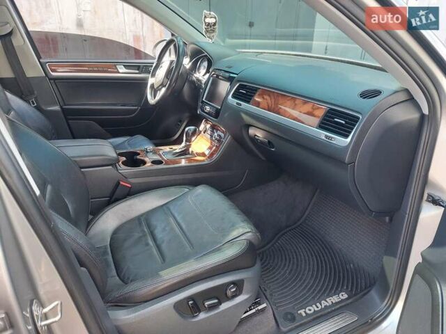 Сірий Фольксваген Туарег, об'ємом двигуна 3 л та пробігом 154 тис. км за 15800 $, фото 27 на Automoto.ua