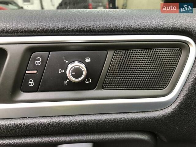 Серый Фольксваген Туарег, объемом двигателя 2.97 л и пробегом 263 тыс. км за 15900 $, фото 42 на Automoto.ua