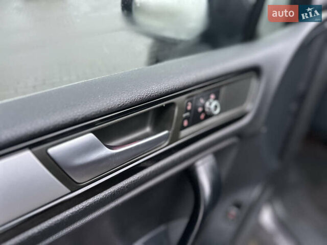 Сірий Фольксваген Туарег, об'ємом двигуна 3 л та пробігом 298 тис. км за 18500 $, фото 76 на Automoto.ua