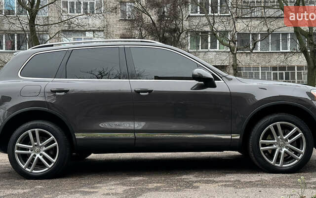 Серый Фольксваген Туарег, объемом двигателя 3 л и пробегом 260 тыс. км за 16700 $, фото 6 на Automoto.ua