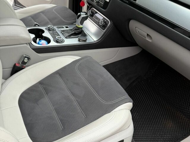 Серый Фольксваген Туарег, объемом двигателя 3 л и пробегом 277 тыс. км за 18300 $, фото 5 на Automoto.ua