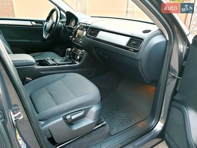 Сірий Фольксваген Туарег, об'ємом двигуна 2.97 л та пробігом 280 тис. км за 15769 $, фото 34 на Automoto.ua