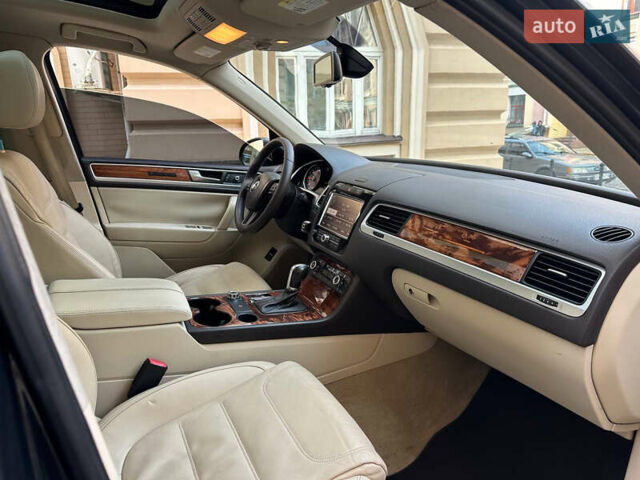 Серый Фольксваген Туарег, объемом двигателя 2.97 л и пробегом 300 тыс. км за 13400 $, фото 27 на Automoto.ua