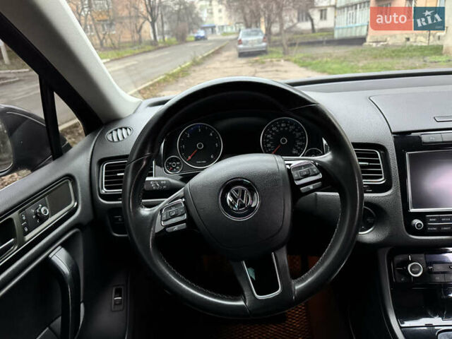 Серый Фольксваген Туарег, объемом двигателя 3 л и пробегом 260 тыс. км за 16700 $, фото 48 на Automoto.ua