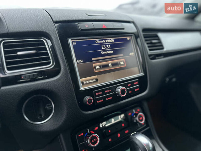 Сірий Фольксваген Туарег, об'ємом двигуна 3 л та пробігом 298 тис. км за 18500 $, фото 68 на Automoto.ua