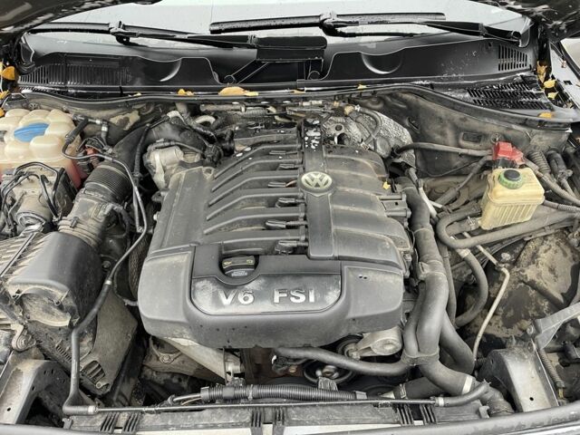 Серый Фольксваген Туарег, объемом двигателя 3.6 л и пробегом 249 тыс. км за 12700 $, фото 20 на Automoto.ua