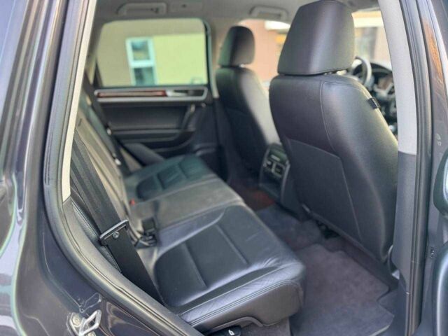 Серый Фольксваген Туарег, объемом двигателя 3 л и пробегом 189 тыс. км за 21500 $, фото 14 на Automoto.ua