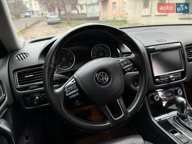 Серый Фольксваген Туарег, объемом двигателя 3 л и пробегом 260 тыс. км за 16700 $, фото 51 на Automoto.ua