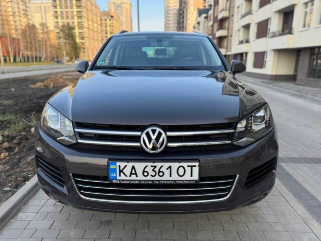 Серый Фольксваген Туарег, объемом двигателя 3 л и пробегом 189 тыс. км за 21500 $, фото 1 на Automoto.ua