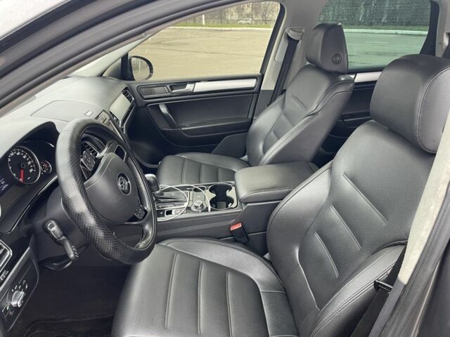 Серый Фольксваген Туарег, объемом двигателя 3.6 л и пробегом 249 тыс. км за 12700 $, фото 10 на Automoto.ua