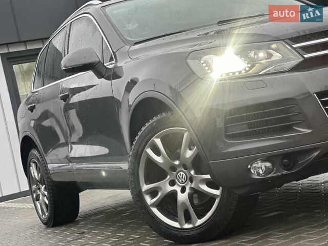 Сірий Фольксваген Туарег, об'ємом двигуна 3 л та пробігом 298 тис. км за 18500 $, фото 57 на Automoto.ua