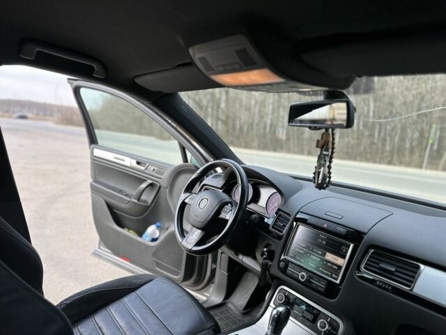 Серый Фольксваген Туарег, объемом двигателя 3 л и пробегом 225 тыс. км за 20000 $, фото 15 на Automoto.ua