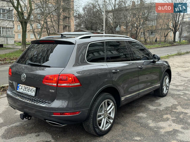 Серый Фольксваген Туарег, объемом двигателя 3 л и пробегом 260 тыс. км за 16700 $, фото 7 на Automoto.ua
