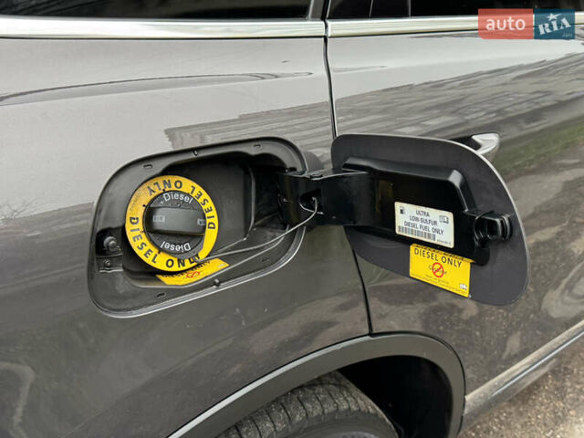 Серый Фольксваген Туарег, объемом двигателя 3 л и пробегом 260 тыс. км за 16700 $, фото 30 на Automoto.ua
