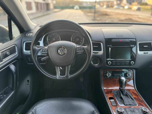 Серый Фольксваген Туарег, объемом двигателя 3 л и пробегом 189 тыс. км за 21500 $, фото 10 на Automoto.ua