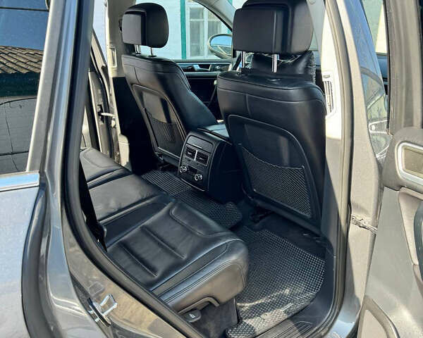 Серый Фольксваген Туарег, объемом двигателя 2.97 л и пробегом 270 тыс. км за 20000 $, фото 3 на Automoto.ua