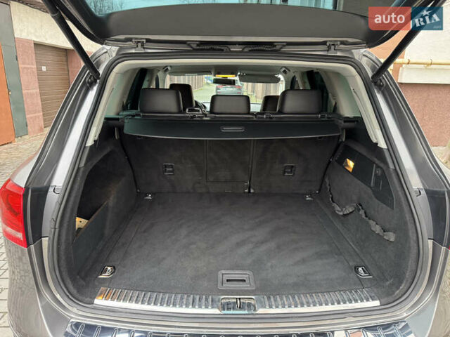 Серый Фольксваген Туарег, объемом двигателя 2.97 л и пробегом 285 тыс. км за 16990 $, фото 33 на Automoto.ua