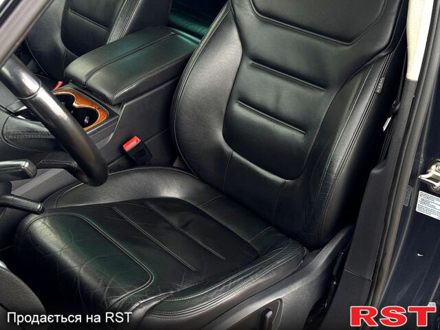 Серый Фольксваген Туарег, объемом двигателя 3 л и пробегом 308 тыс. км за 18500 $, фото 8 на Automoto.ua