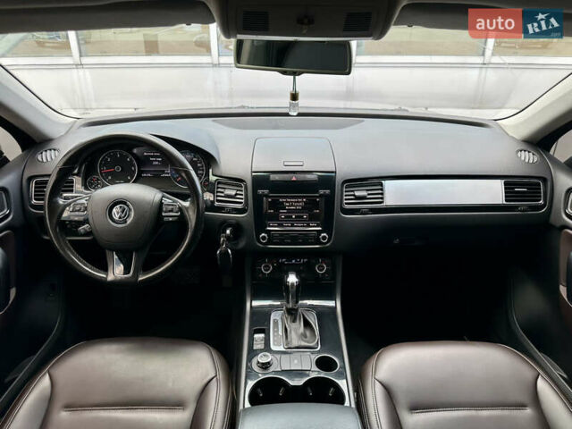 Серый Фольксваген Туарег, объемом двигателя 3 л и пробегом 226 тыс. км за 15490 $, фото 47 на Automoto.ua