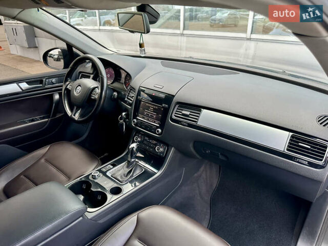 Серый Фольксваген Туарег, объемом двигателя 3 л и пробегом 226 тыс. км за 15490 $, фото 43 на Automoto.ua