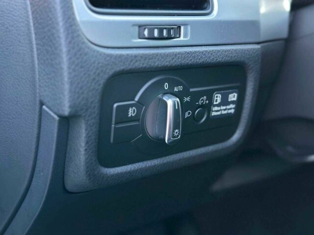 Серый Фольксваген Туарег, объемом двигателя 3 л и пробегом 296 тыс. км за 14490 $, фото 22 на Automoto.ua