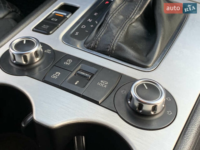 Серый Фольксваген Туарег, объемом двигателя 3 л и пробегом 260 тыс. км за 18899 $, фото 39 на Automoto.ua