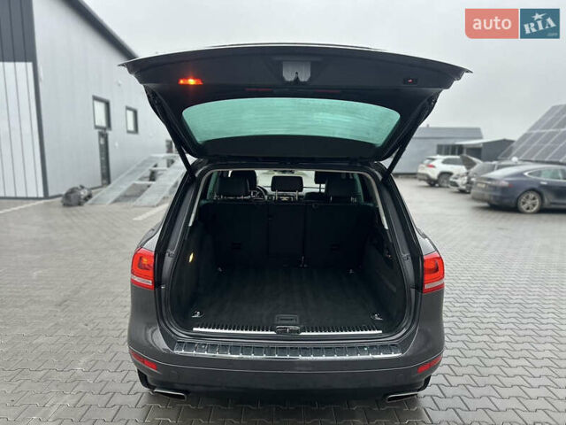 Сірий Фольксваген Туарег, об'ємом двигуна 3 л та пробігом 298 тис. км за 18500 $, фото 91 на Automoto.ua