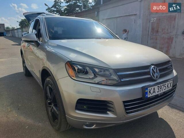 Сірий Фольксваген Туарег, об'ємом двигуна 3 л та пробігом 154 тис. км за 15800 $, фото 2 на Automoto.ua