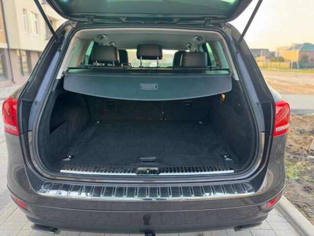 Серый Фольксваген Туарег, объемом двигателя 3 л и пробегом 189 тыс. км за 21500 $, фото 7 на Automoto.ua