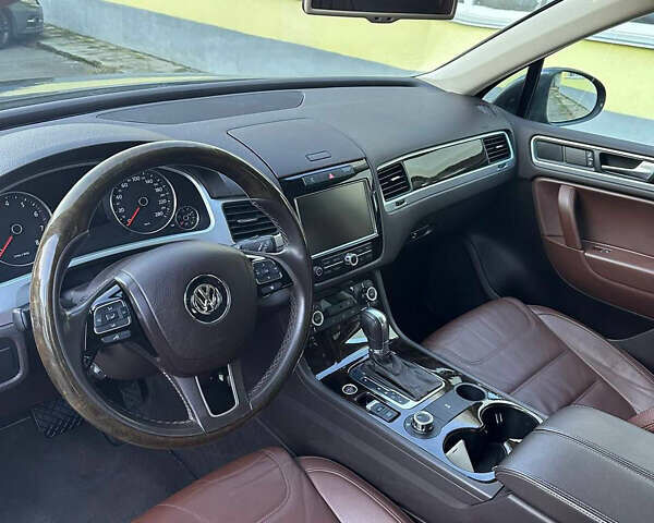 Серый Фольксваген Туарег, объемом двигателя 3.6 л и пробегом 196 тыс. км за 15999 $, фото 4 на Automoto.ua