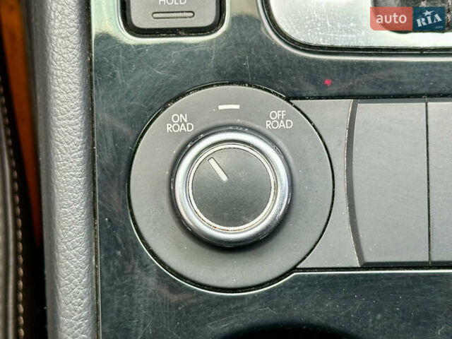 Серый Фольксваген Туарег, объемом двигателя 3 л и пробегом 226 тыс. км за 15490 $, фото 52 на Automoto.ua