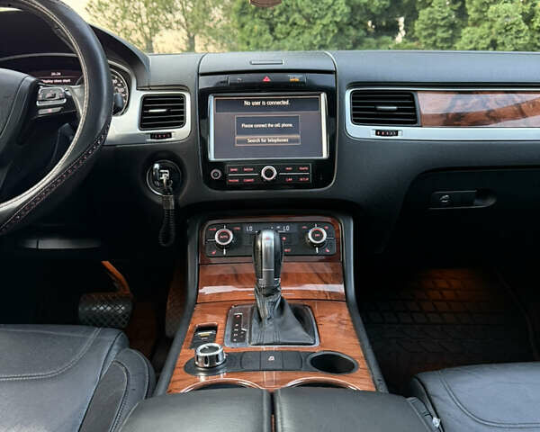 Сірий Фольксваген Туарег, об'ємом двигуна 2.97 л та пробігом 250 тис. км за 18500 $, фото 18 на Automoto.ua