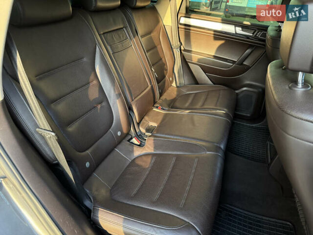 Сірий Фольксваген Туарег, об'ємом двигуна 2.97 л та пробігом 238 тис. км за 18300 $, фото 52 на Automoto.ua