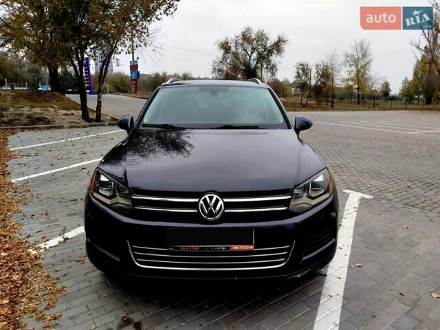 Серый Фольксваген Туарег, объемом двигателя 3 л и пробегом 255 тыс. км за 13500 $, фото 3 на Automoto.ua