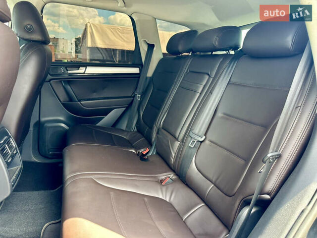 Серый Фольксваген Туарег, объемом двигателя 3 л и пробегом 226 тыс. км за 15490 $, фото 34 на Automoto.ua