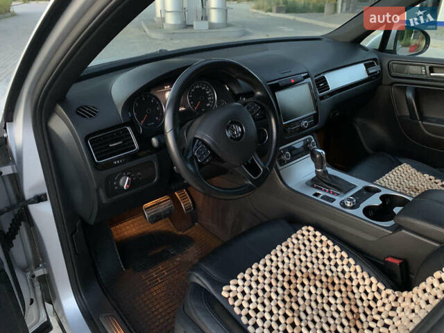 Сірий Фольксваген Туарег, об'ємом двигуна 2.97 л та пробігом 211 тис. км за 20299 $, фото 23 на Automoto.ua