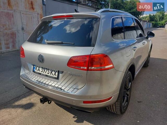 Сірий Фольксваген Туарег, об'ємом двигуна 3 л та пробігом 154 тис. км за 15800 $, фото 7 на Automoto.ua