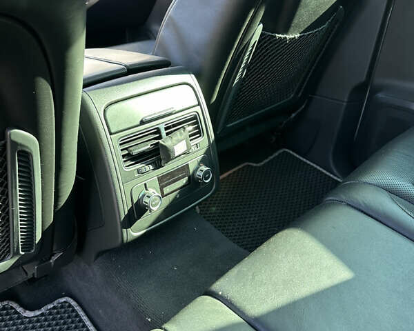 Серый Фольксваген Туарег, объемом двигателя 2.97 л и пробегом 296 тыс. км за 21000 $, фото 14 на Automoto.ua