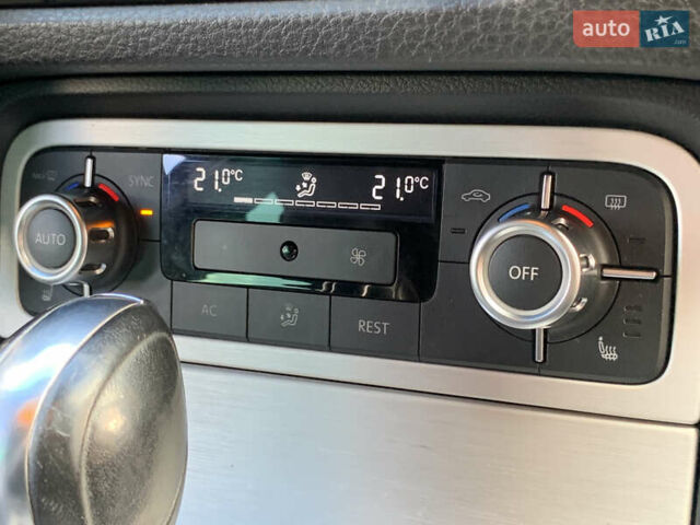 Серый Фольксваген Туарег, объемом двигателя 3 л и пробегом 260 тыс. км за 18899 $, фото 42 на Automoto.ua