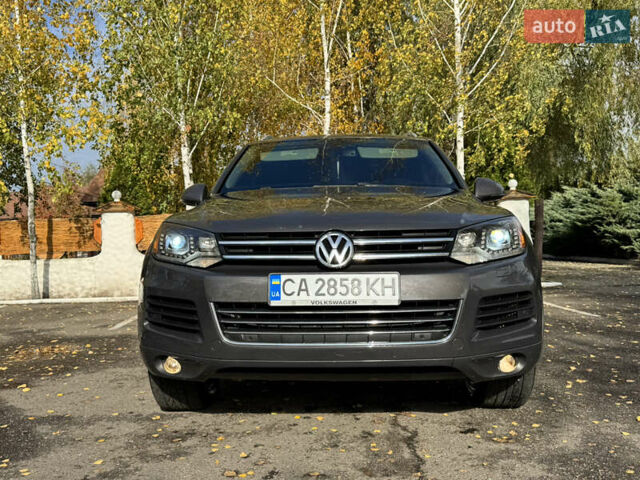 Сірий Фольксваген Туарег, об'ємом двигуна 3 л та пробігом 260 тис. км за 16700 $, фото 2 на Automoto.ua