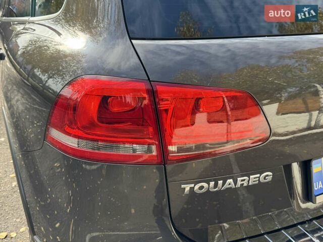 Сірий Фольксваген Туарег, об'ємом двигуна 3 л та пробігом 260 тис. км за 16700 $, фото 26 на Automoto.ua
