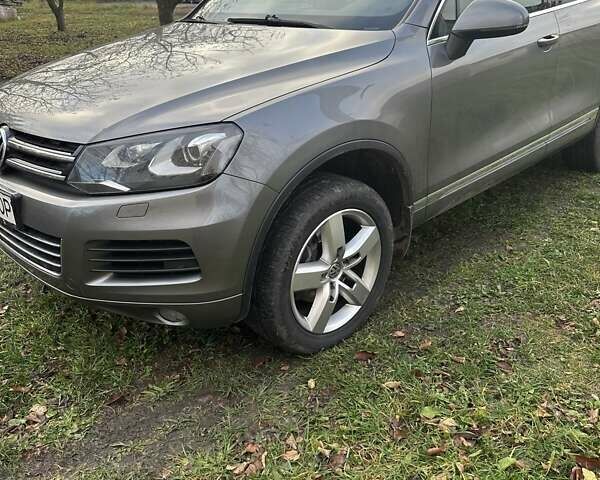 Серый Фольксваген Туарег, объемом двигателя 2.97 л и пробегом 228 тыс. км за 18700 $, фото 7 на Automoto.ua